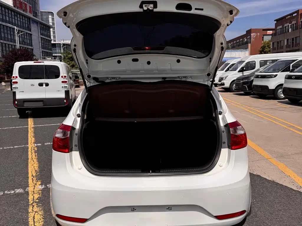 Kia K2 2015 — фото 12