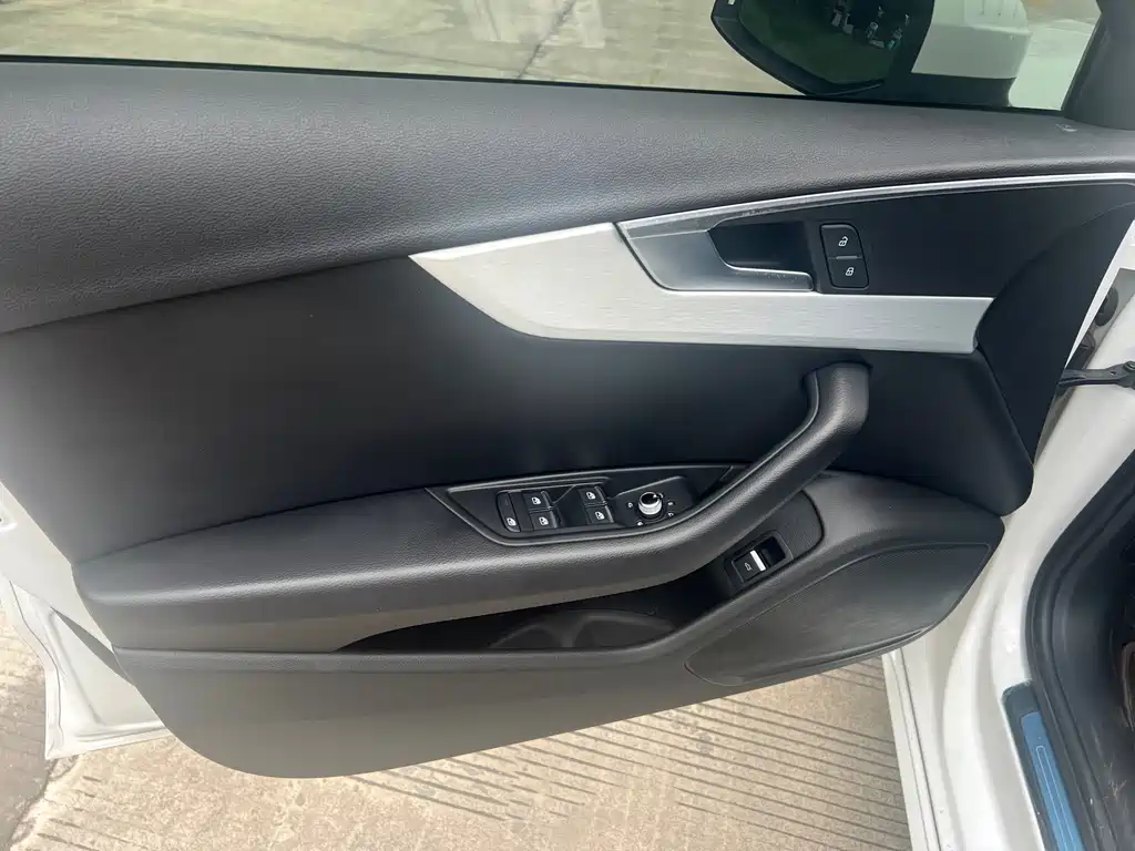 Audi A4L 2020
