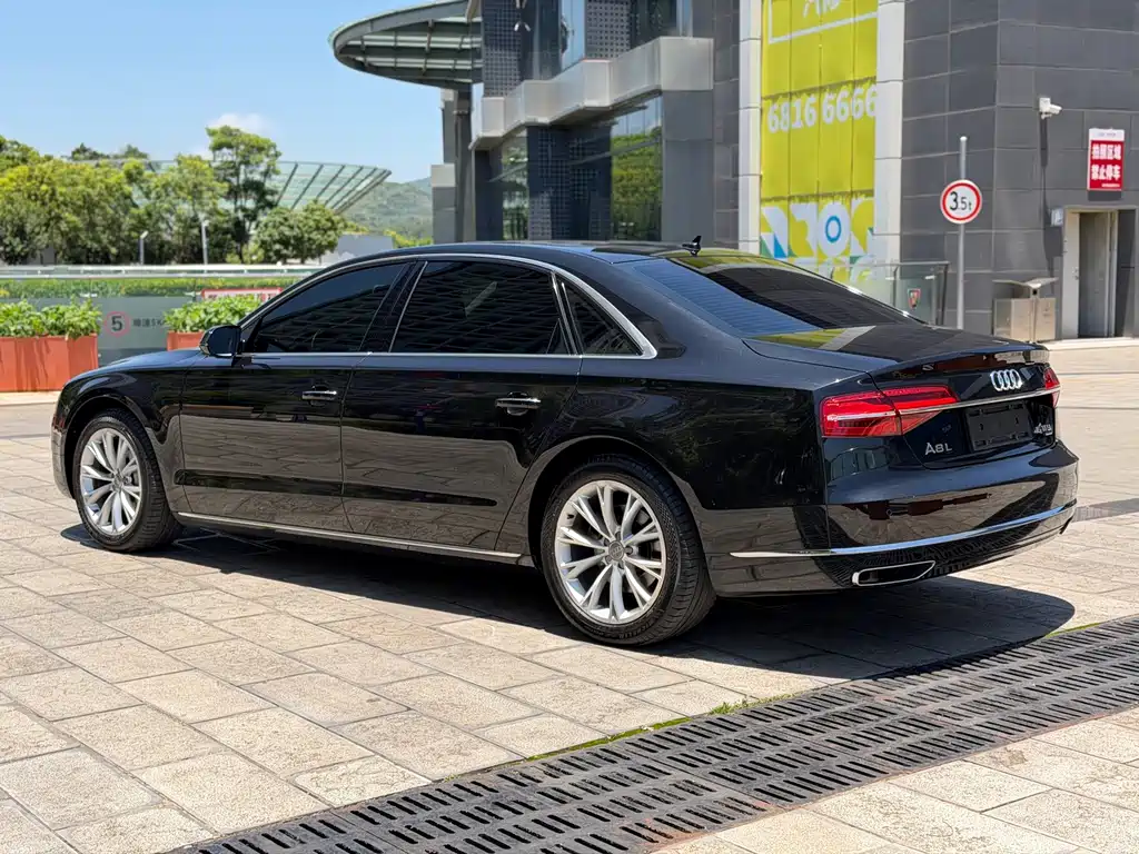 Audi A8 2015 — фото 18