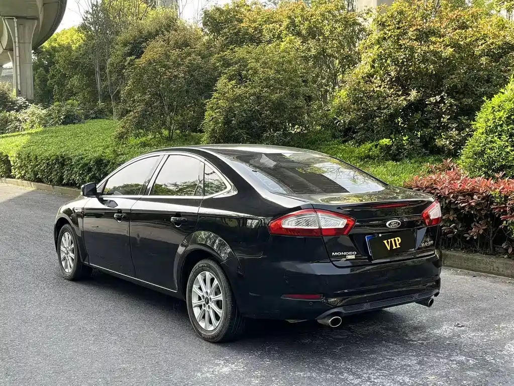 Ford Mondeo 2015 — фото 5