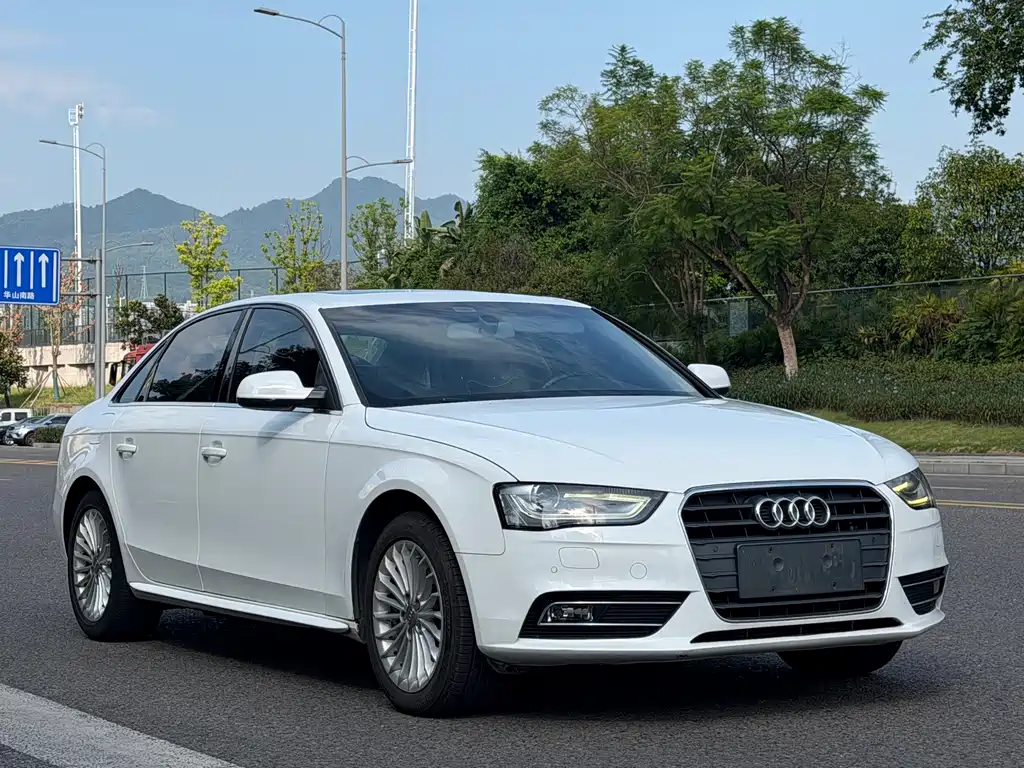 Audi A4L 2015 — фото 1