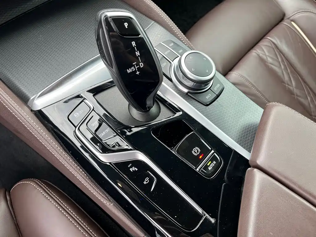BMW 5 Series 2022 — фото 14