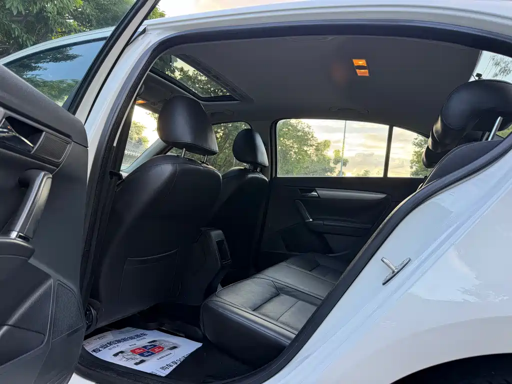 Volkswagen Lavida 2015
