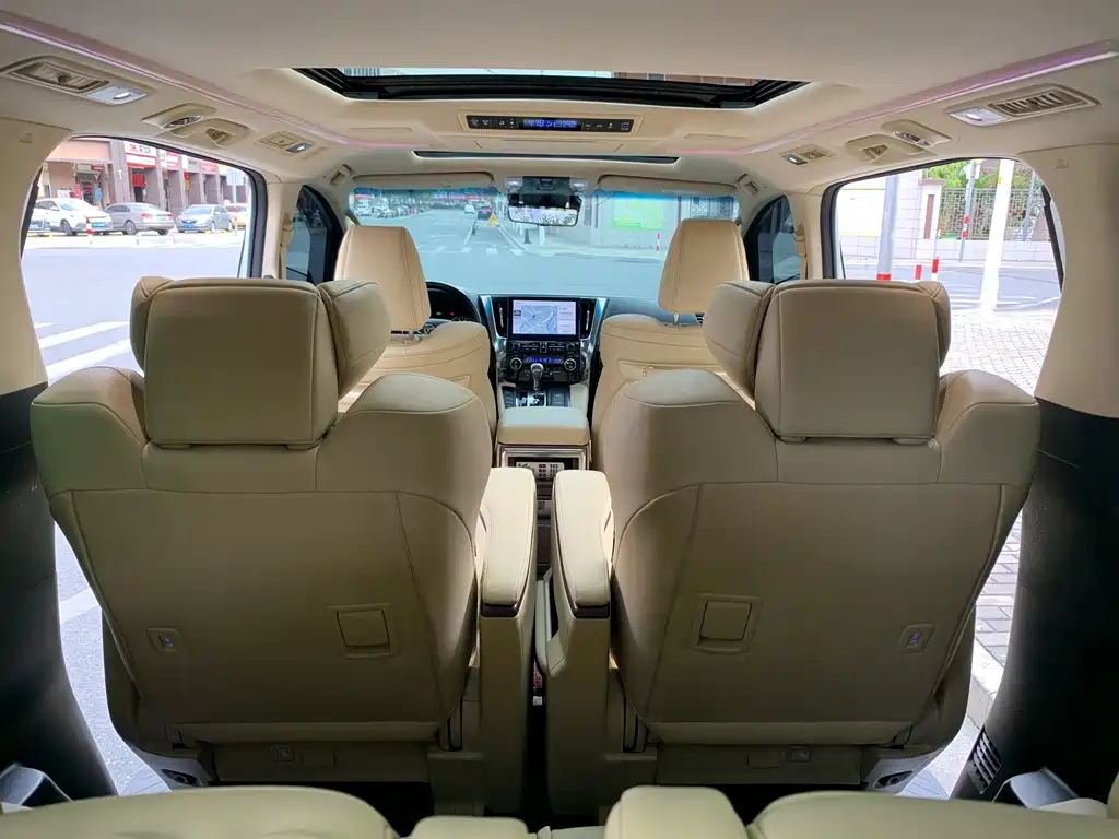 Toyota Alphard 2022 — фото 12