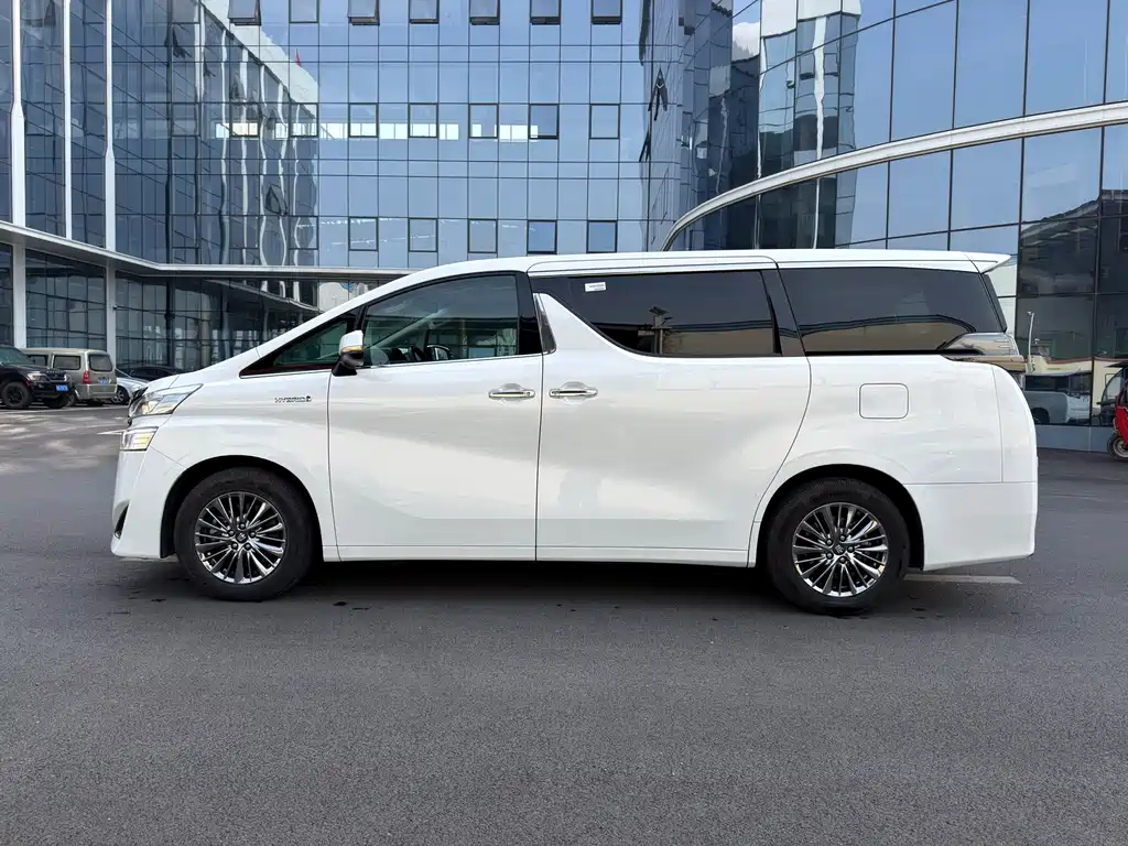Toyota Vellfire 2023 — фото 3