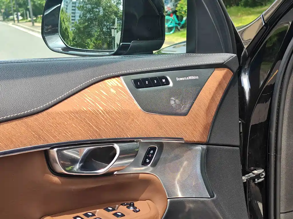 Volvo XC90 2017 — фото 9