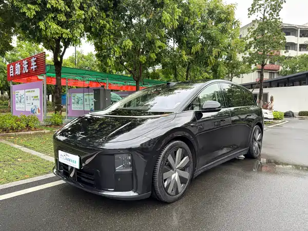 Li Auto i8 2025