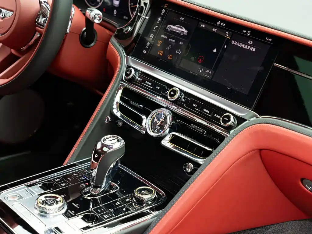 Bentley Flying Spur 2024 — фото 20
