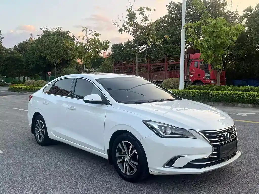 Changan Eado 2018 — фото 3