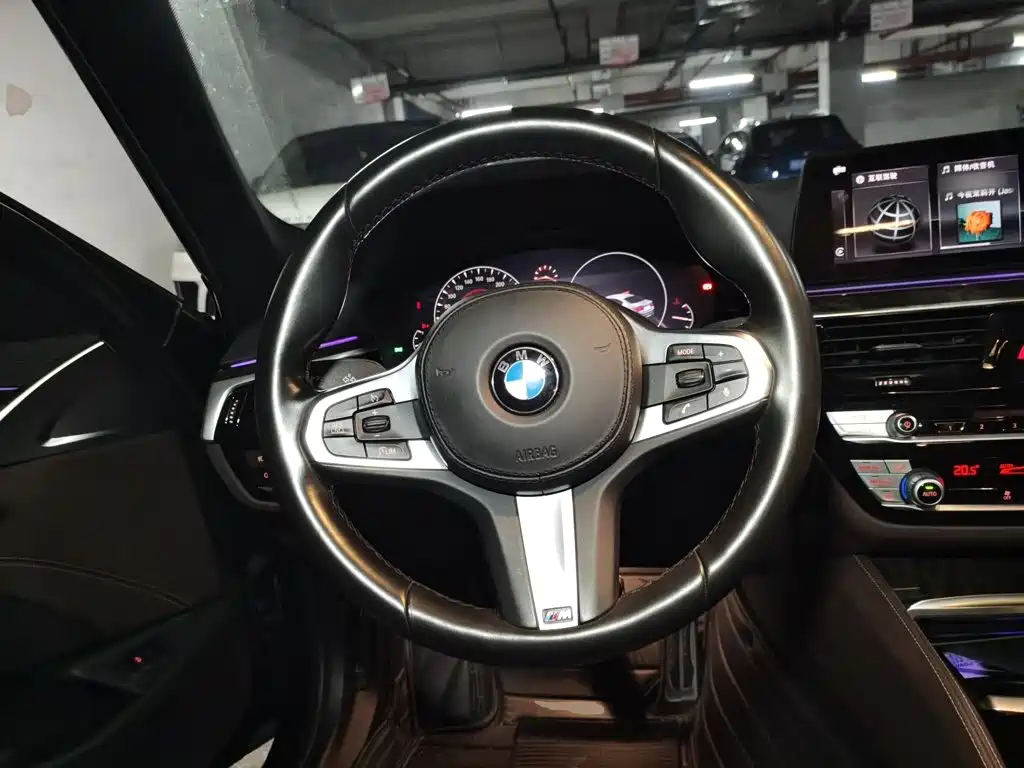 BMW 5 Series 2019 — фото 11