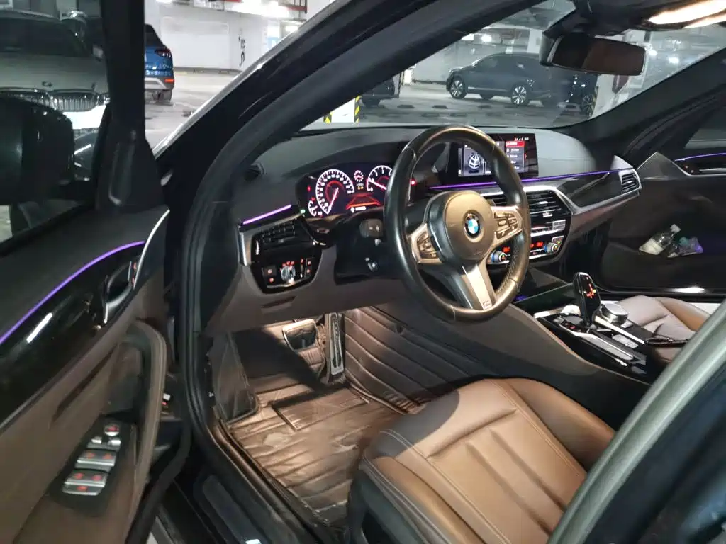 BMW 5 Series 2019 — фото 17