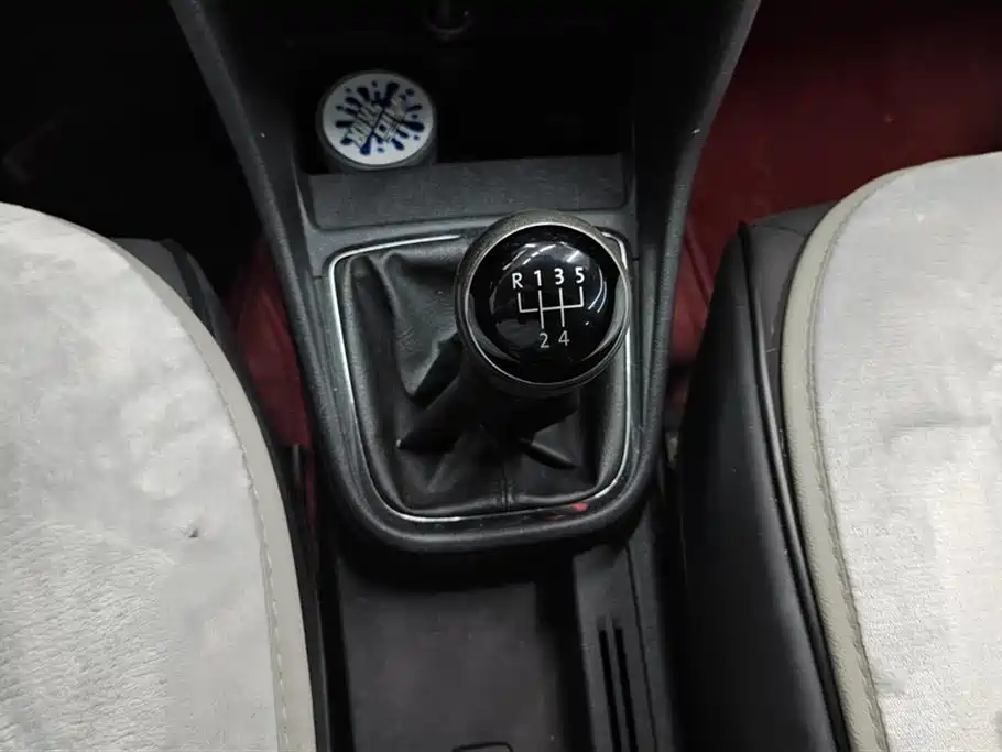 Volkswagen Jetta 2015 — фото 16