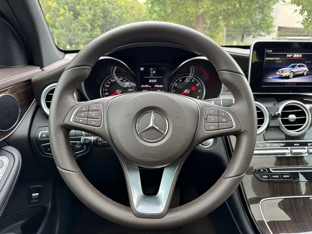 Mercedes-Benz GLC 2018 — фото 15