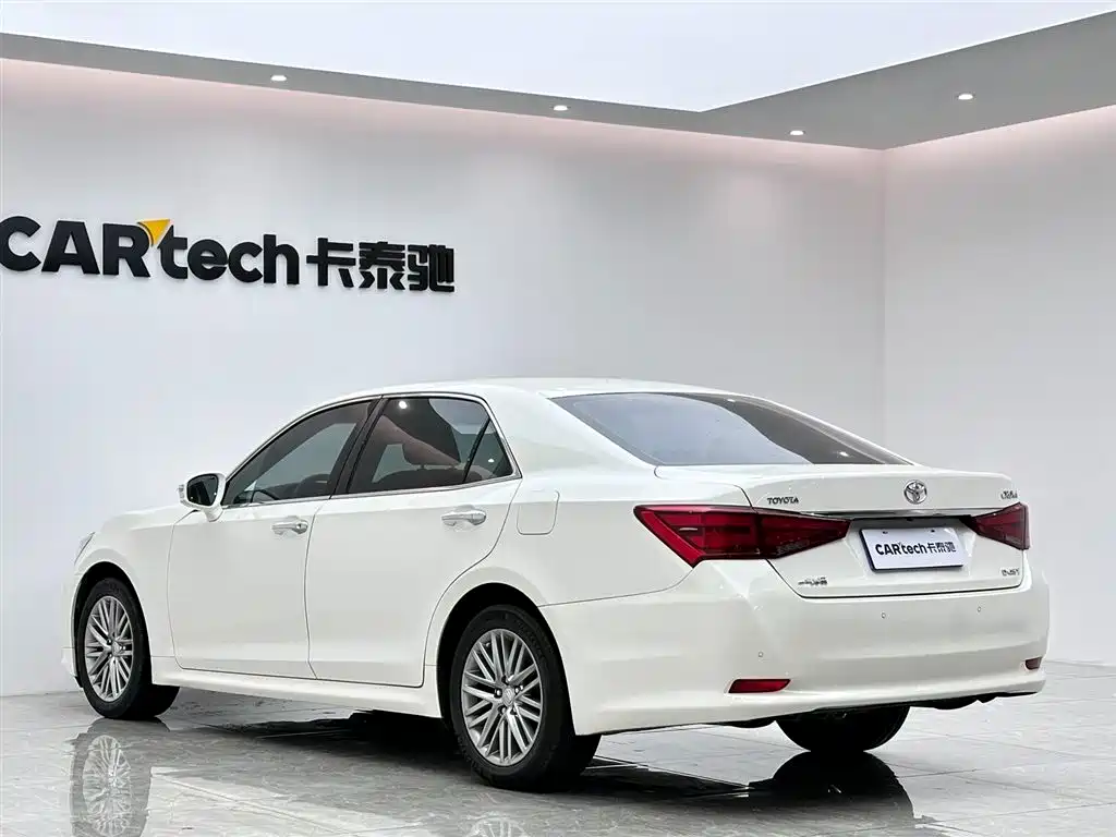 Toyota Crown 2017 — фото 3