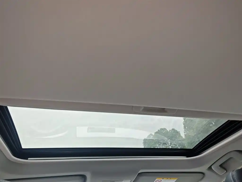 Toyota RAV4 2019 — фото 18