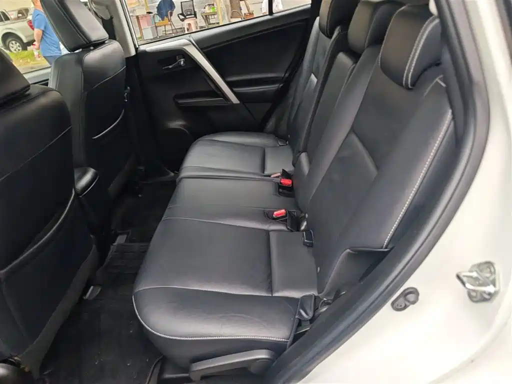 Toyota RAV4 2019 — фото 17