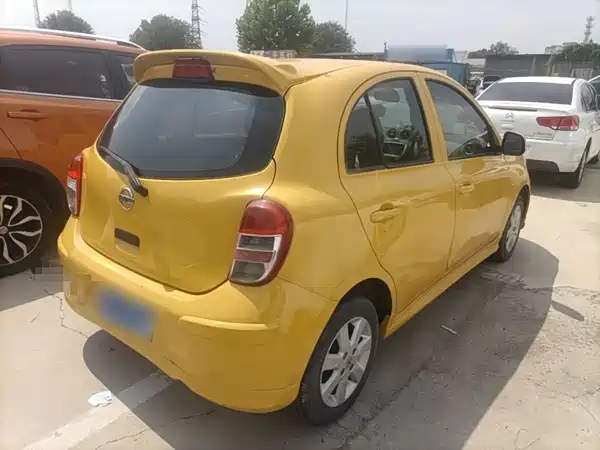 Nissan March 2015