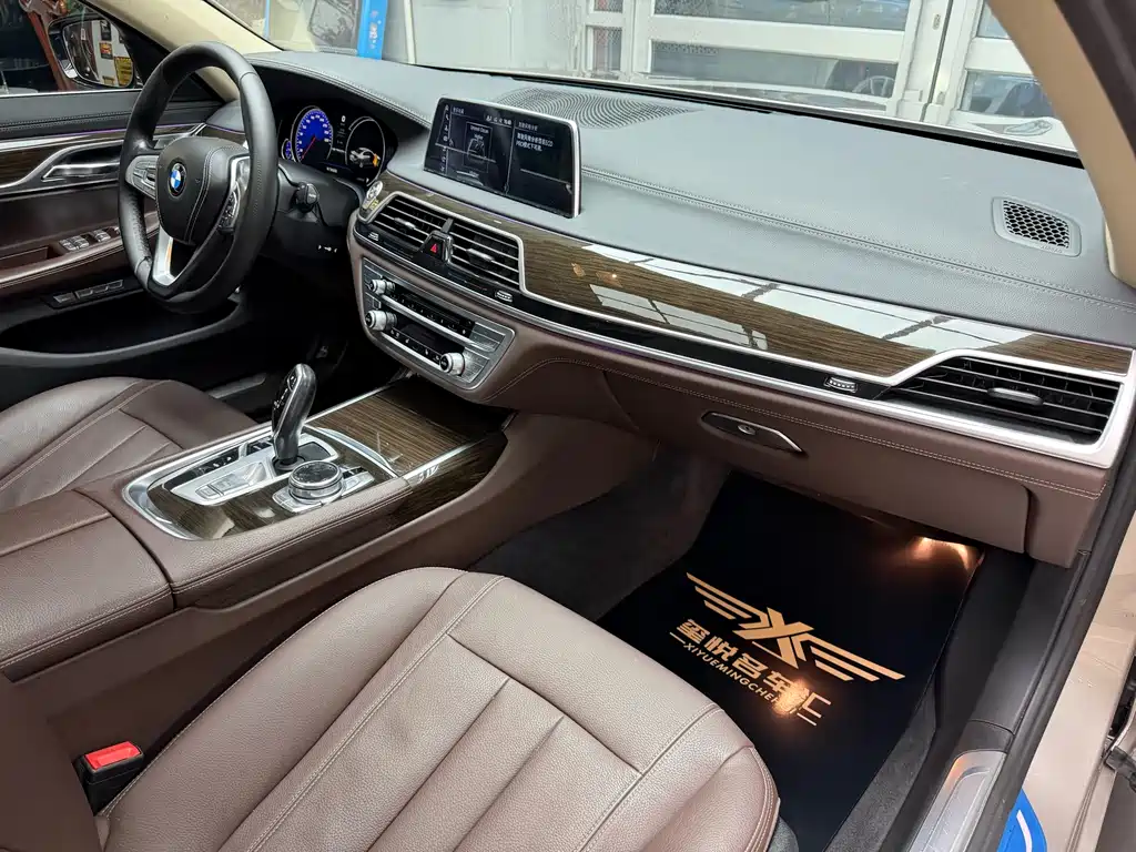 BMW 7 Series 2017 — фото 36
