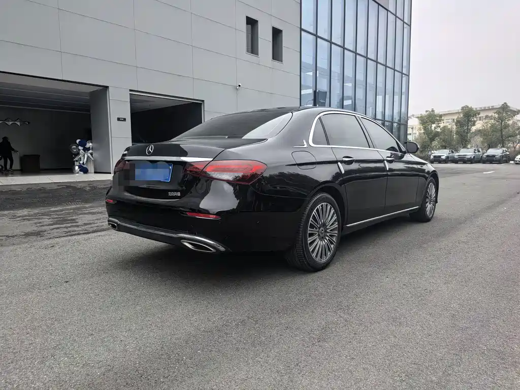 Mercedes-Benz E-Class 2022 — фото 14