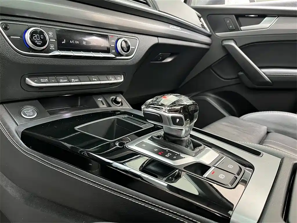Audi Q5L 2022 — фото 13