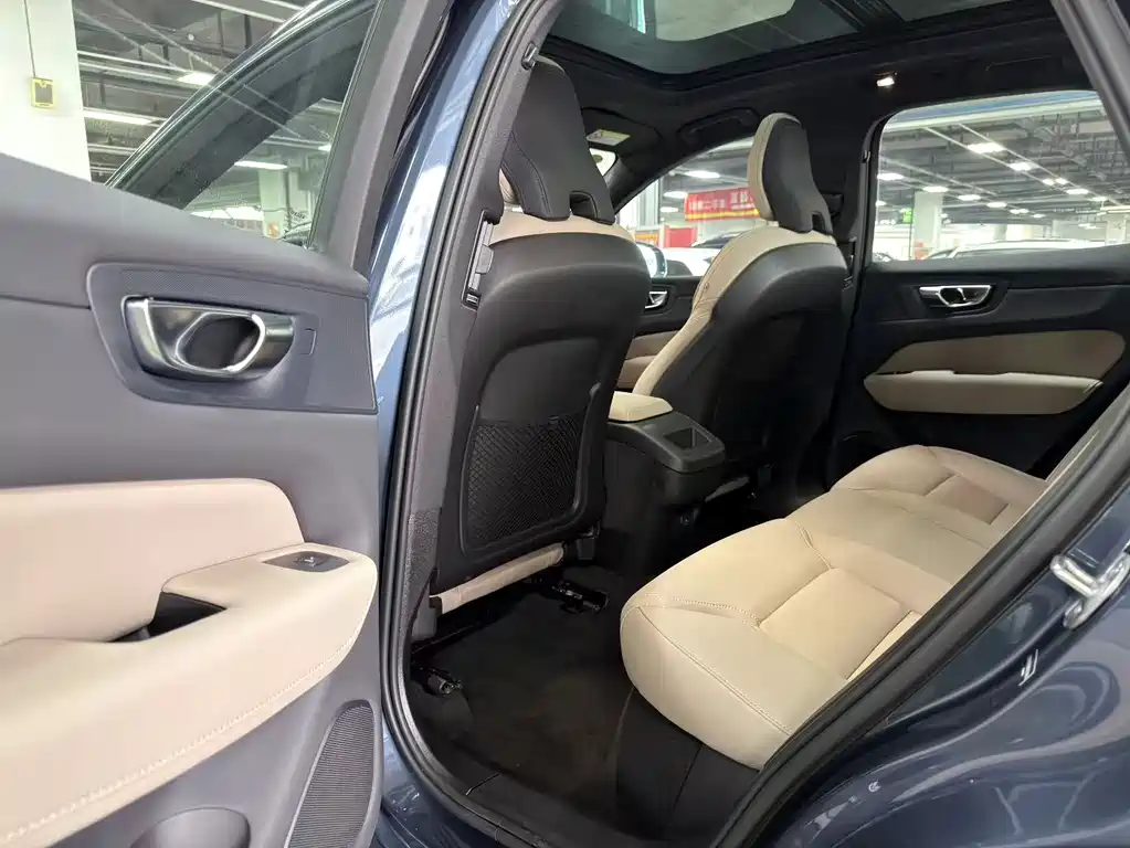 Volvo XC60 2025 — фото 15