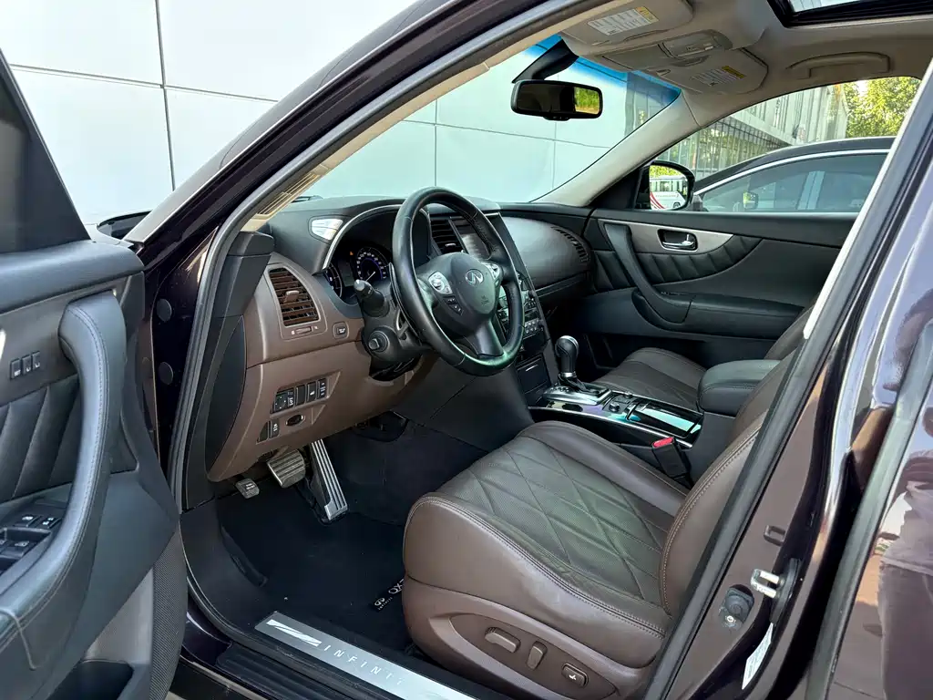 Infiniti QX70 2015