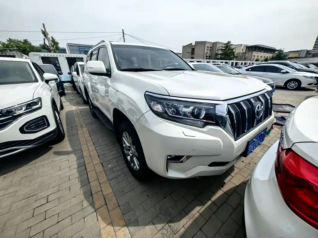 Toyota Prado 2019 — фото 1