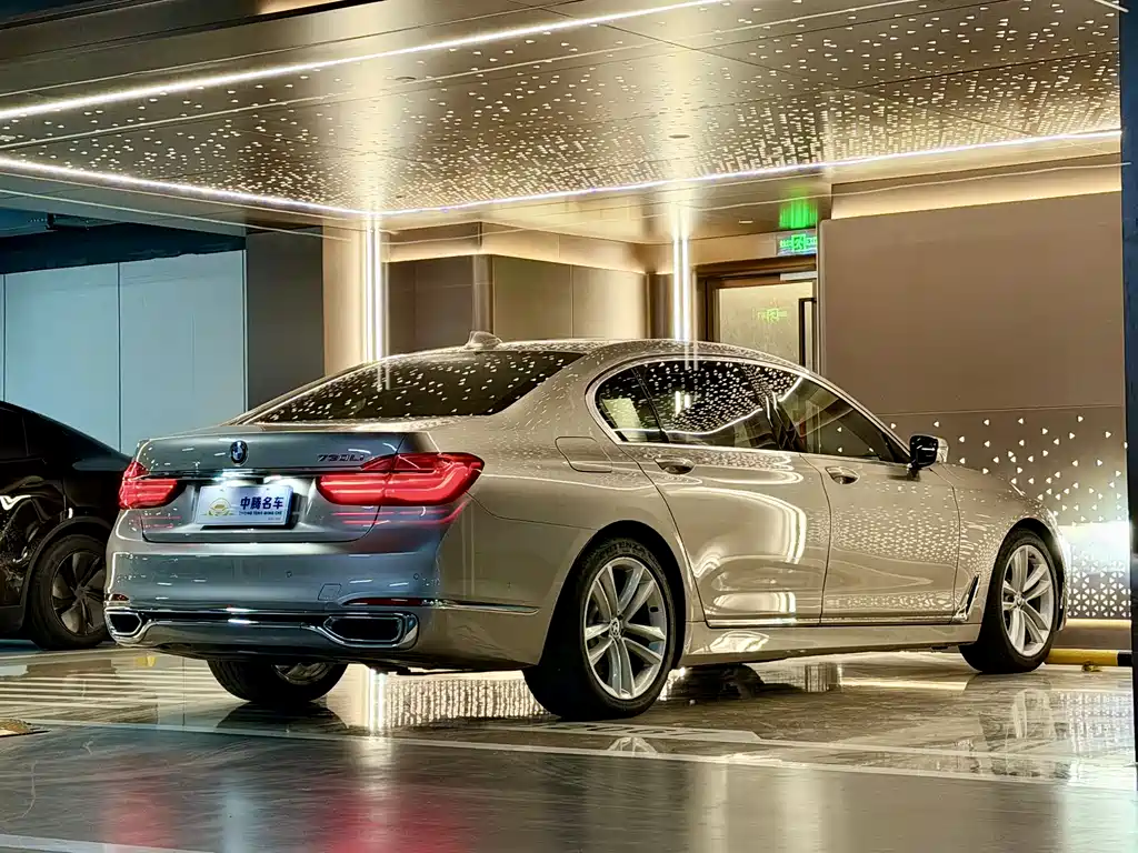 BMW 7 Series 2018 — фото 35