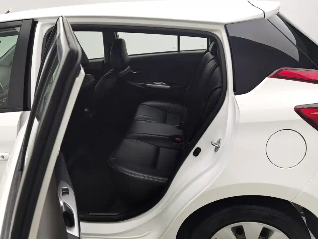 Toyota Yaris L 2015 — фото 15