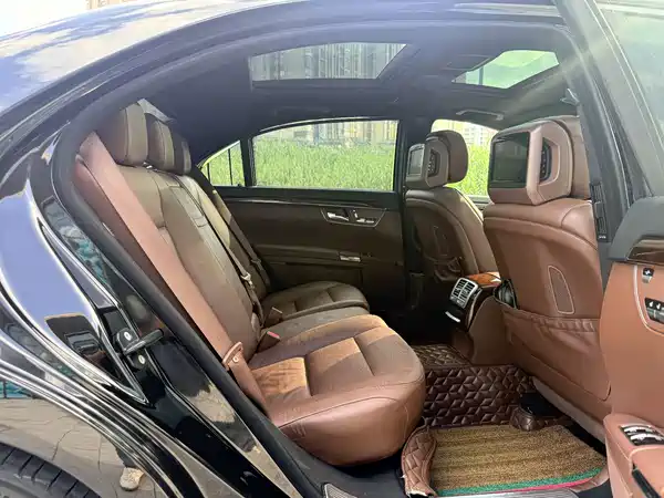 Mercedes-Benz S-Class 2011