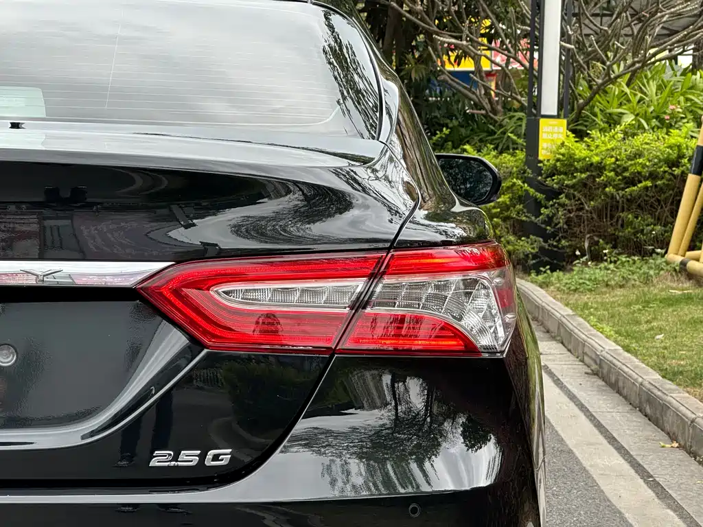 Toyota Camry 2022 — фото 21