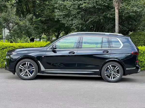 BMW X7 2025