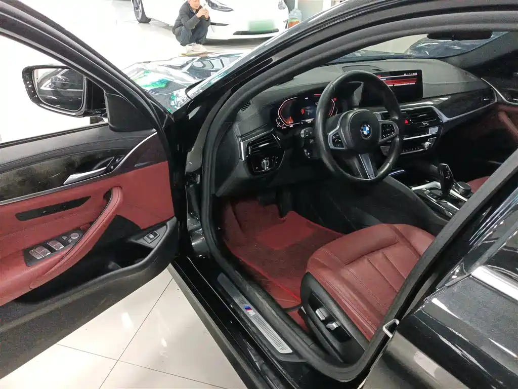 BMW 5 Series 2020 — фото 16