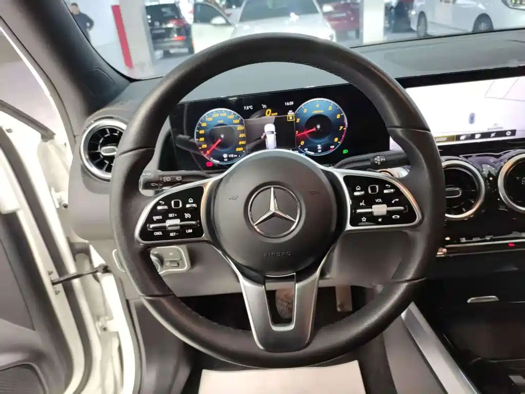 Mercedes-Benz GLB 2023 — фото 23