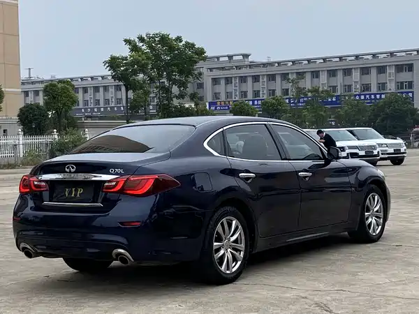 Infiniti Q70 2018