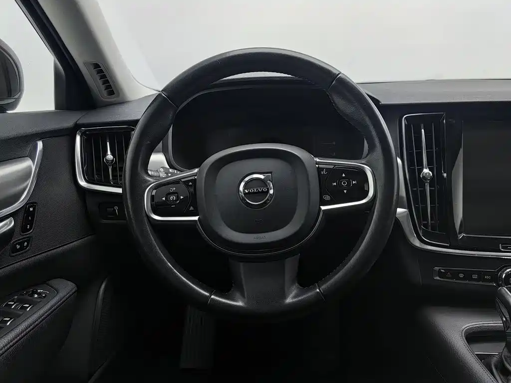 Volvo S90 2019 — фото 11