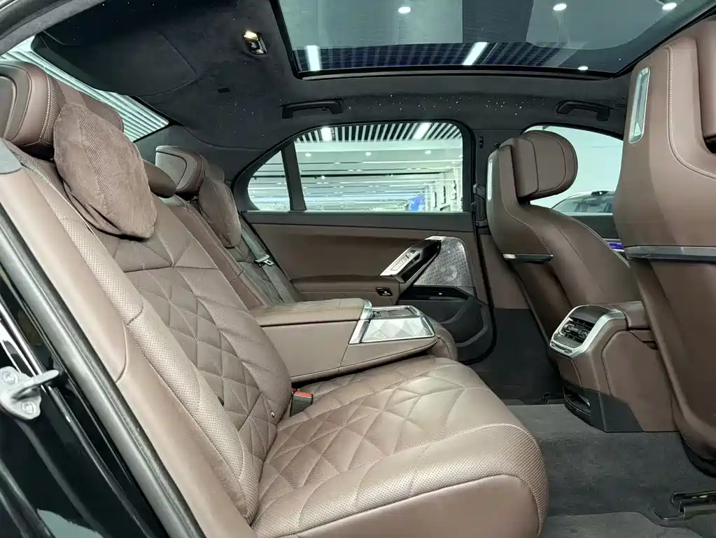 BMW 7 Series 2025 — фото 13