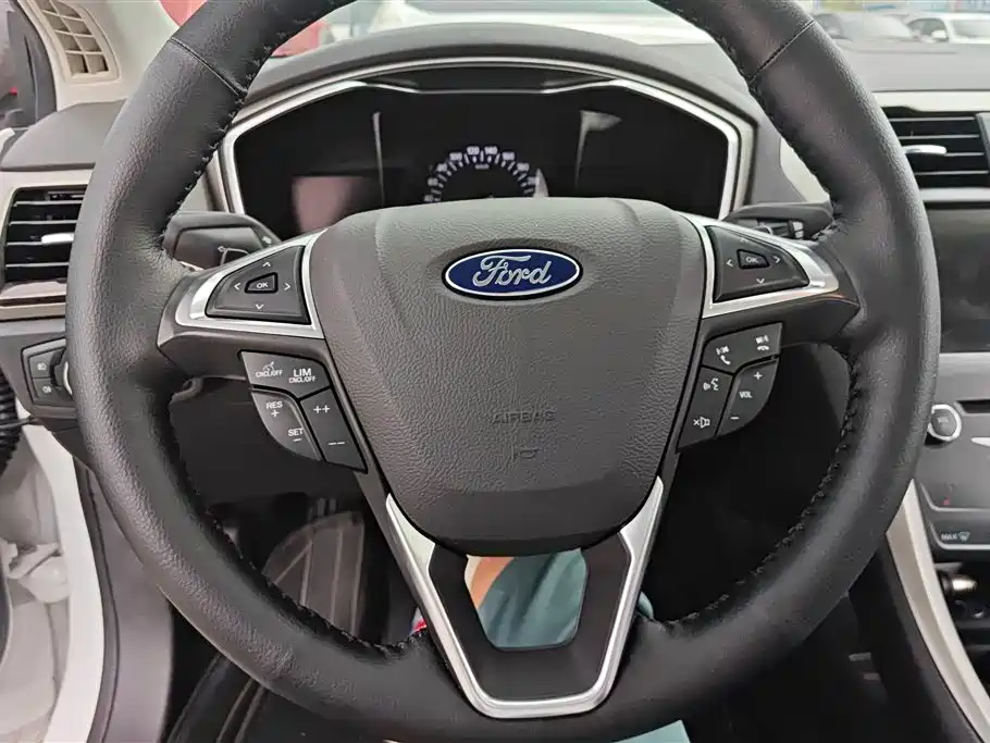 Ford Mondeo 2016 — фото 15