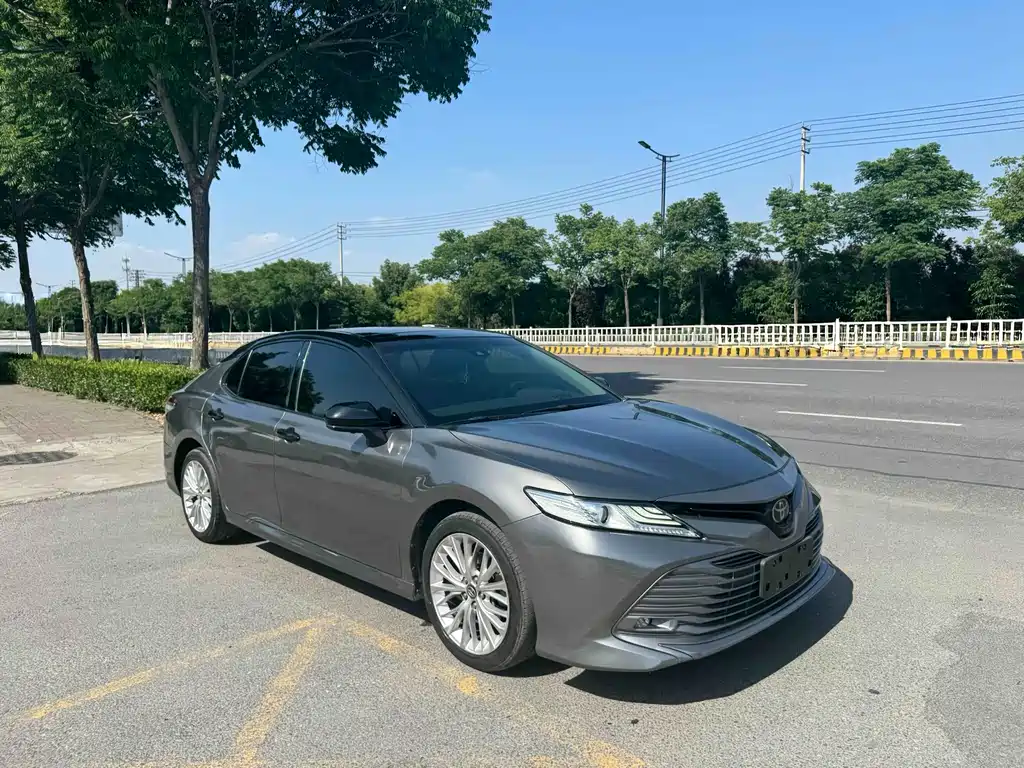 Toyota Camry 2018 — фото 7