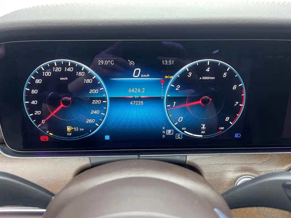 Mercedes-Benz E-Class 2023 — фото 11