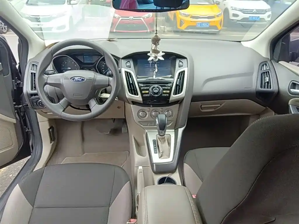 Ford Focus 2015 — фото 10