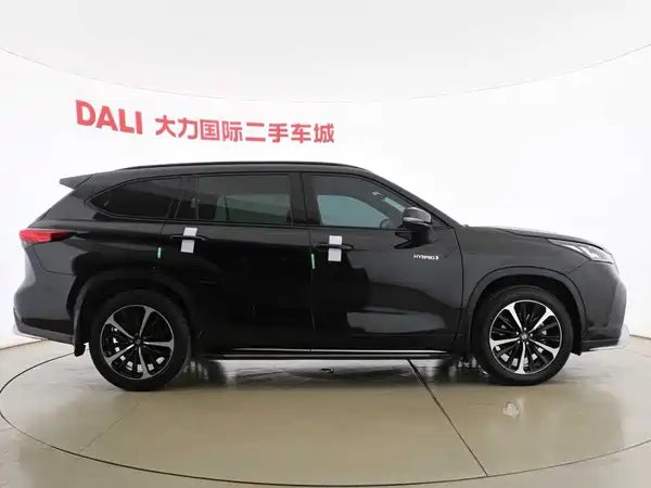Toyota Crown Kluger 2021