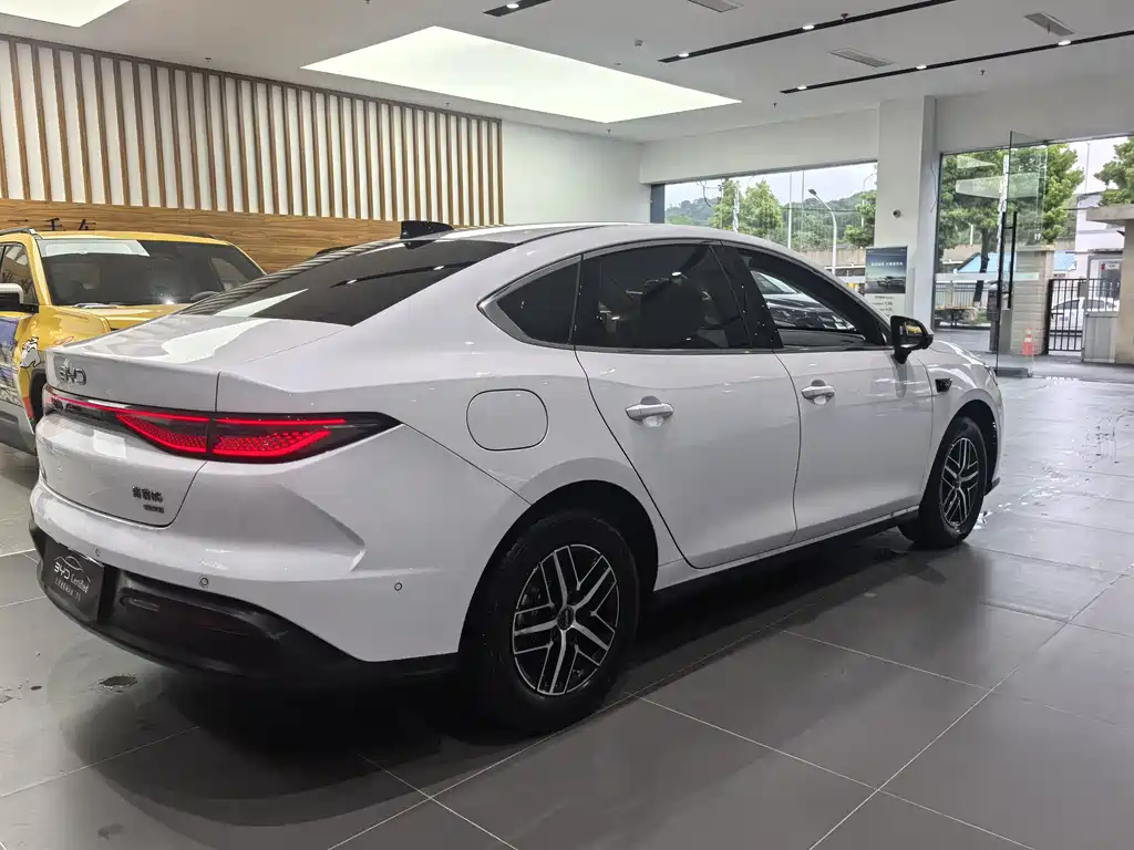 BYD Seal 05 DM-i 2025 — фото 10