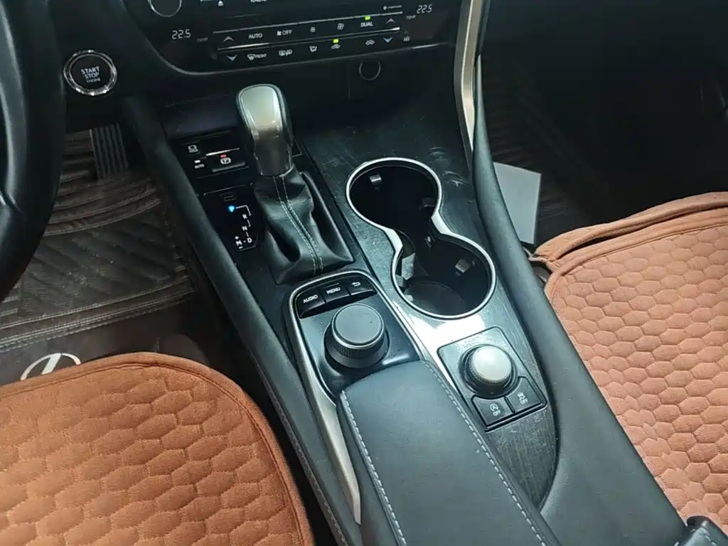 Lexus RX 2018 — фото 14