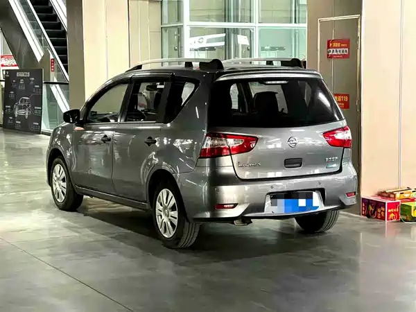 Nissan Livina 2015