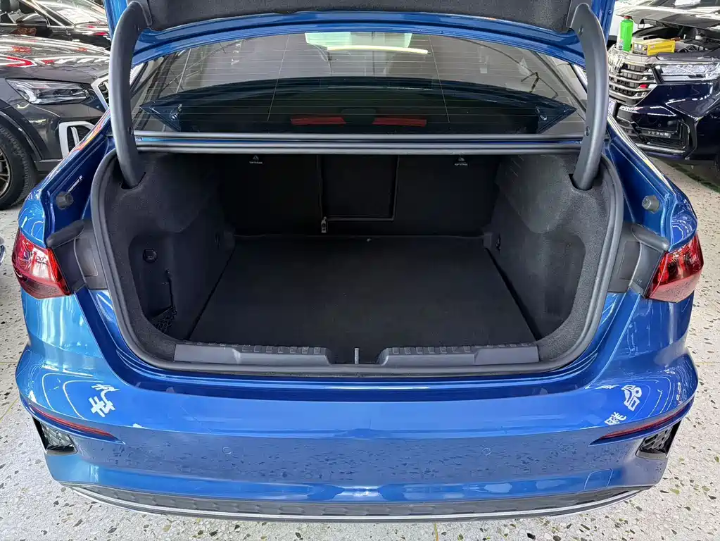 Audi A3 2023 — фото 10