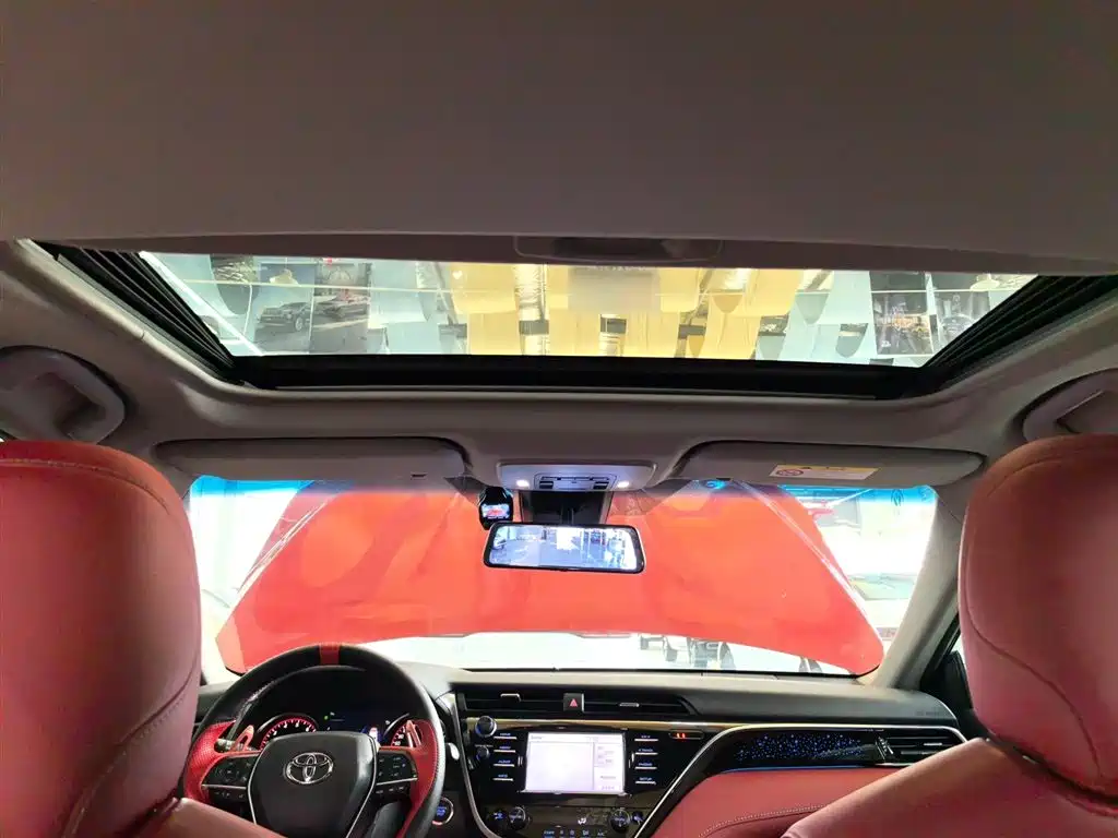 Toyota Camry 2018 — фото 18