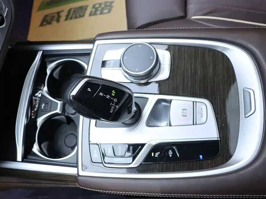 BMW 7 Series 2021 — фото 10