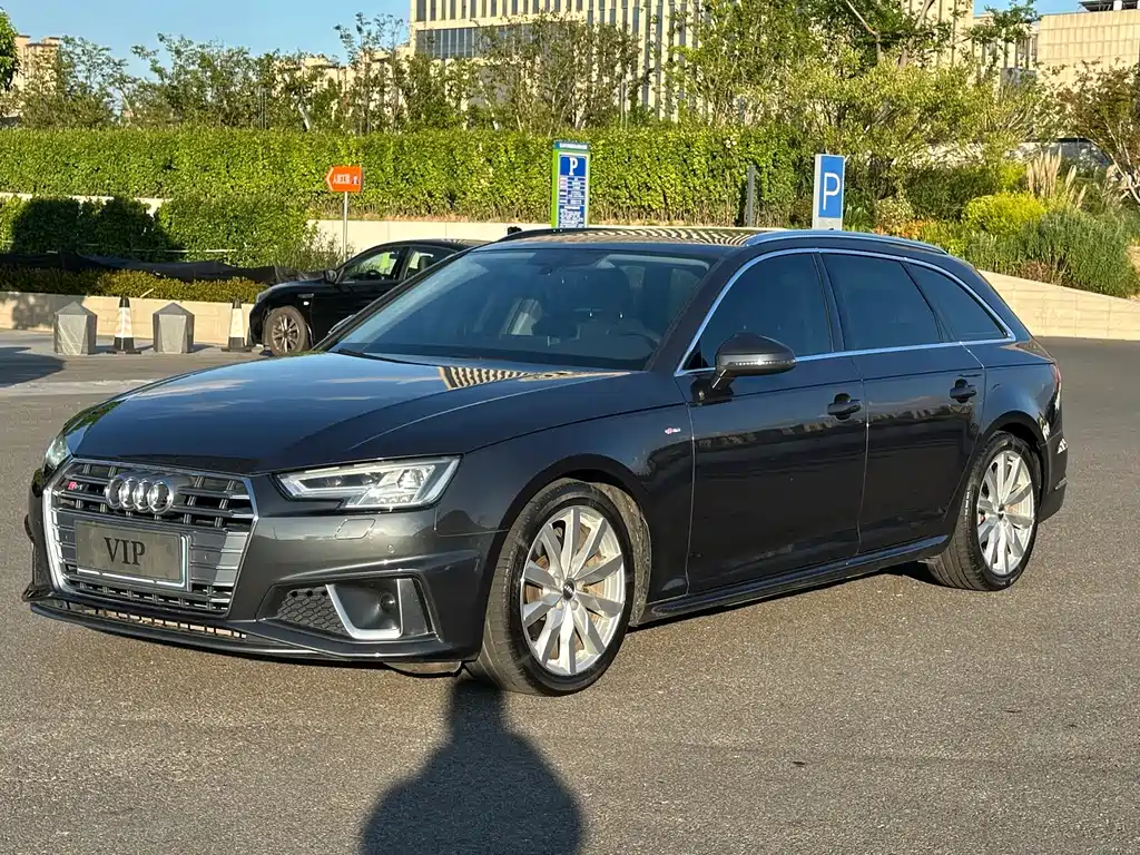 Audi A4 2020 — фото 1