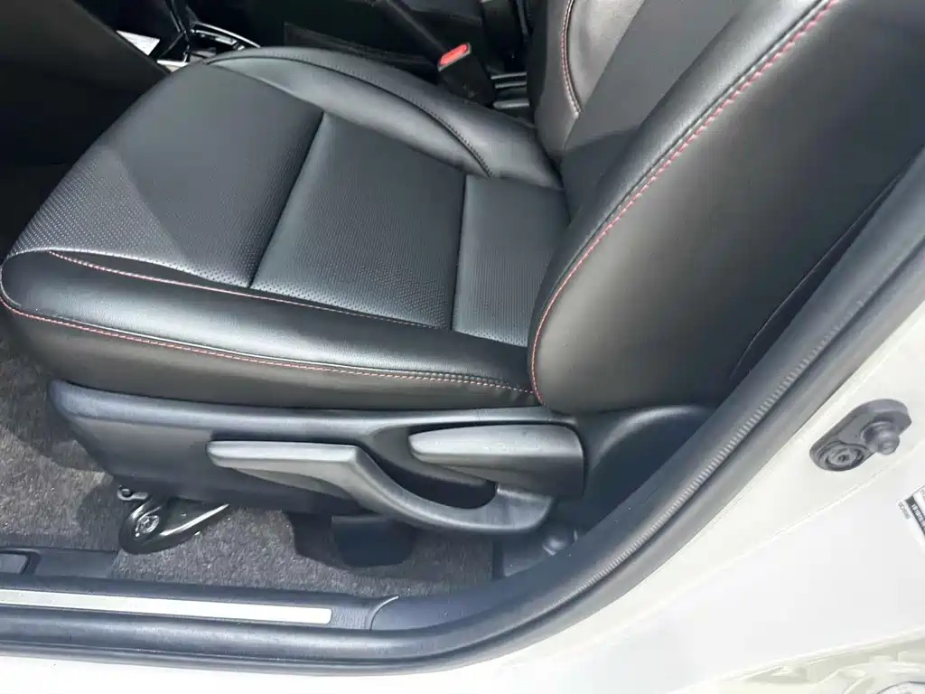 Toyota Yaris L 2022 — фото 28